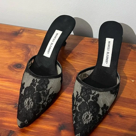 Vintage Manolo Blahnik Black Lace Kitten Heels - Picture 1 of 12